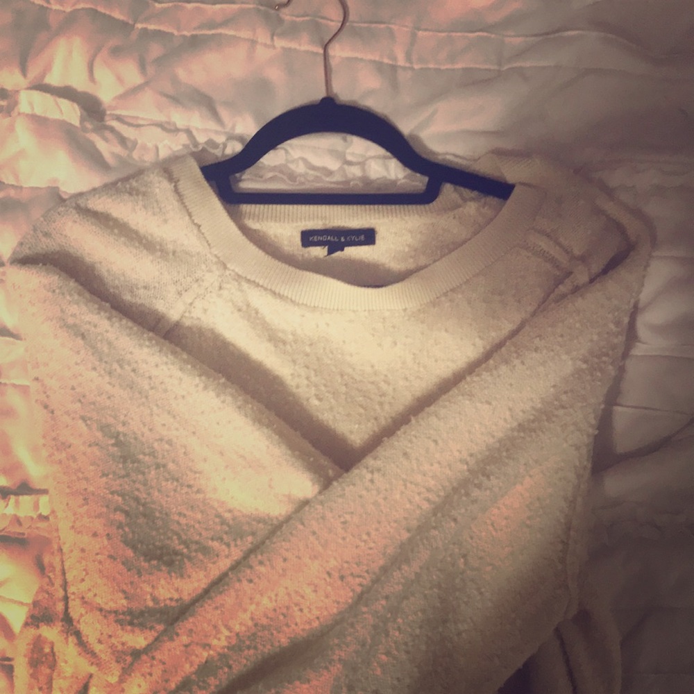 white kendall and kylie pacsun sweater